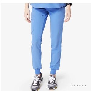 Zamora scrub joggers size M